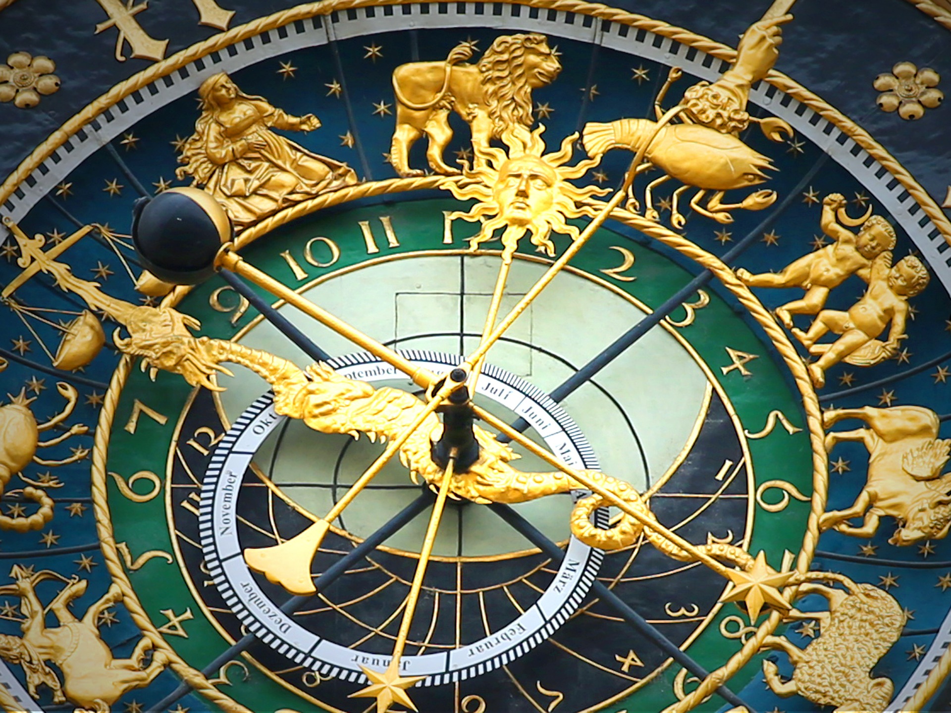 Orologio astronomico, simbolo del tempo e dei cicli della Rivoluzione Solare